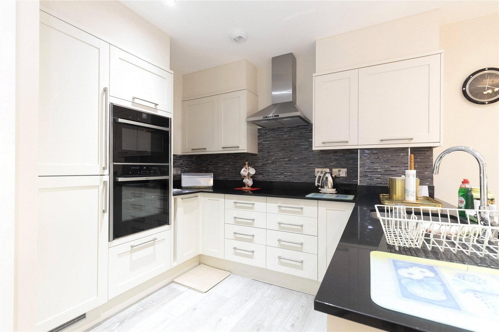 Flat Stratton Place in Cotswold District