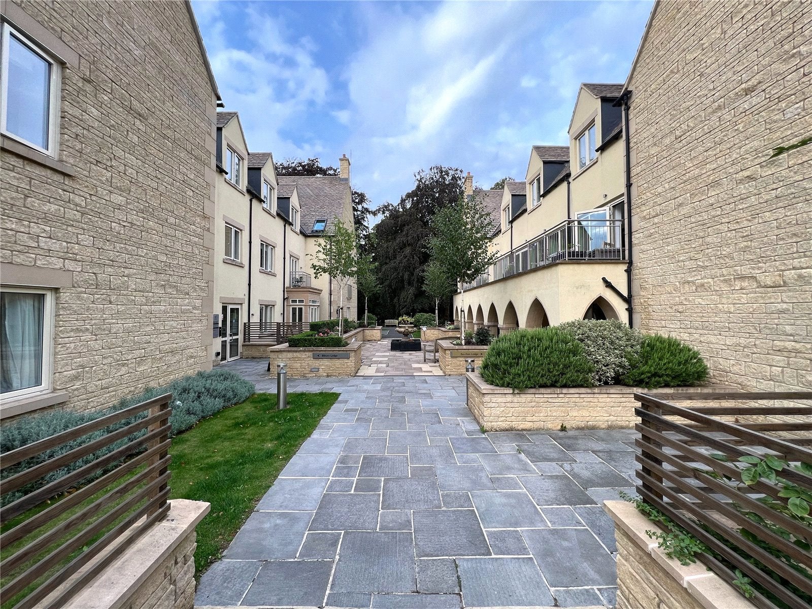 Flat Stratton Place in Cotswold District