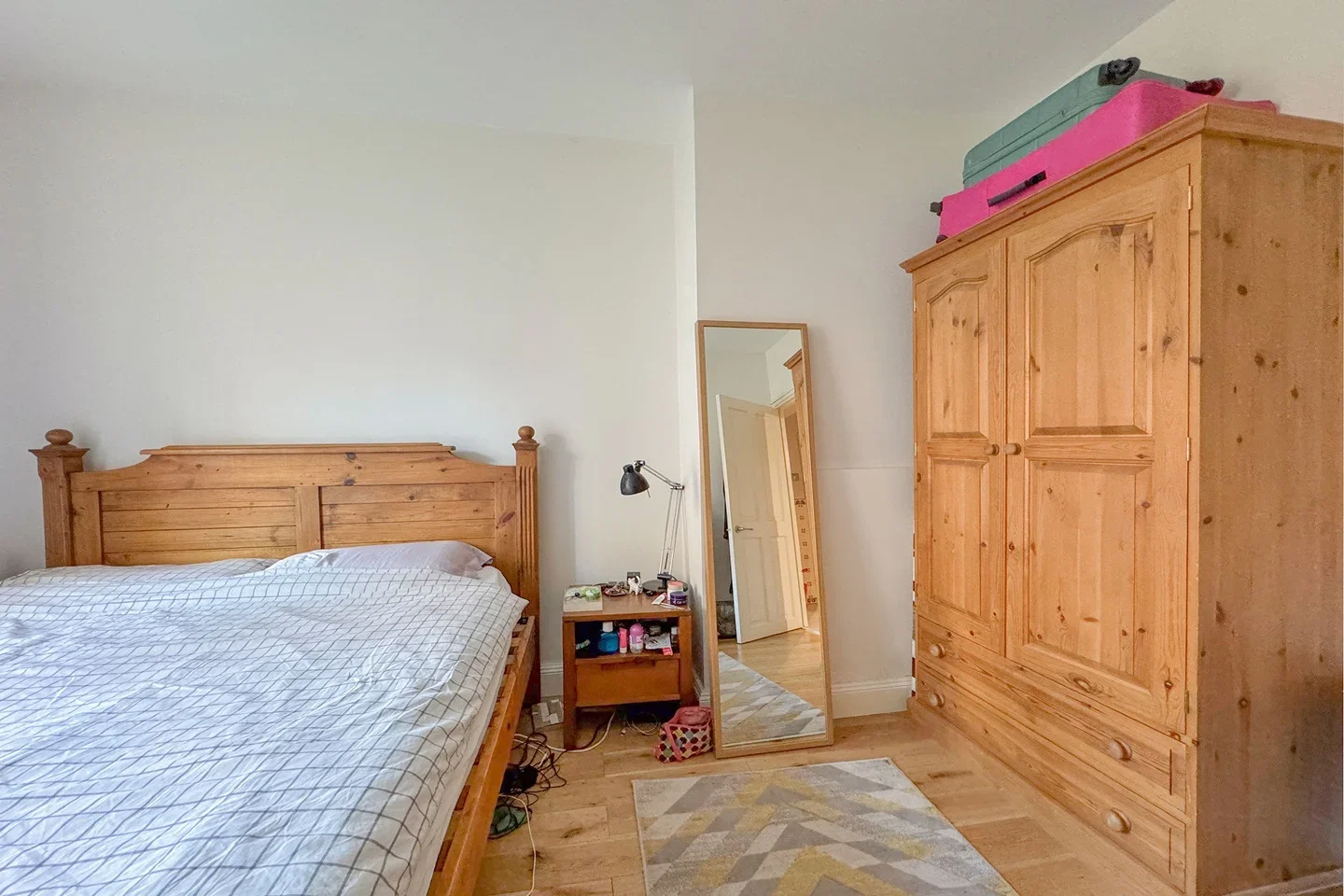 Flat Dorset Road in Greater London