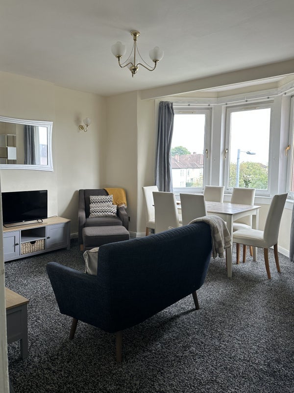 Room Broomknowes Road in Glasgow