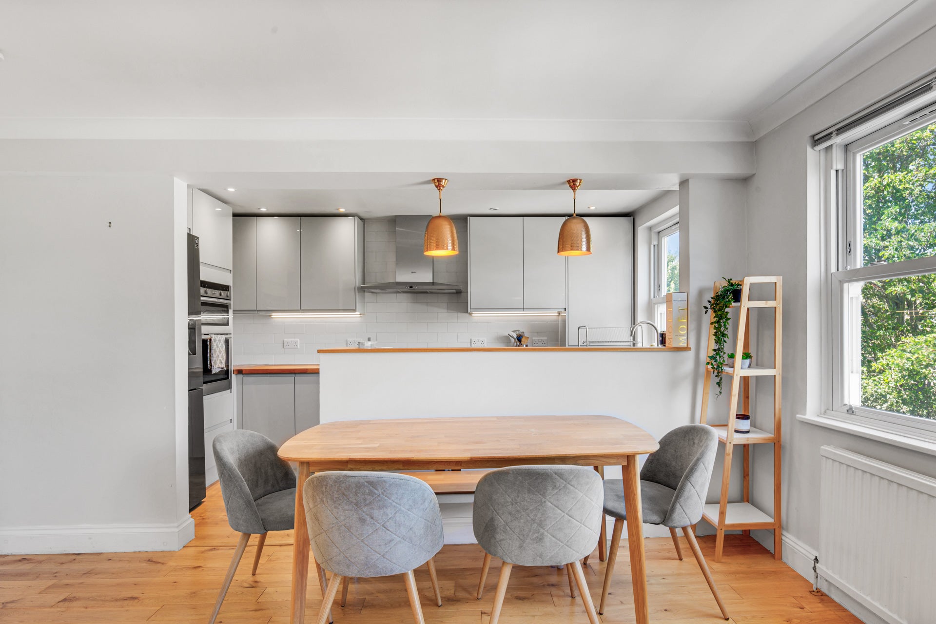 Flat Adolphus Road in Greater London