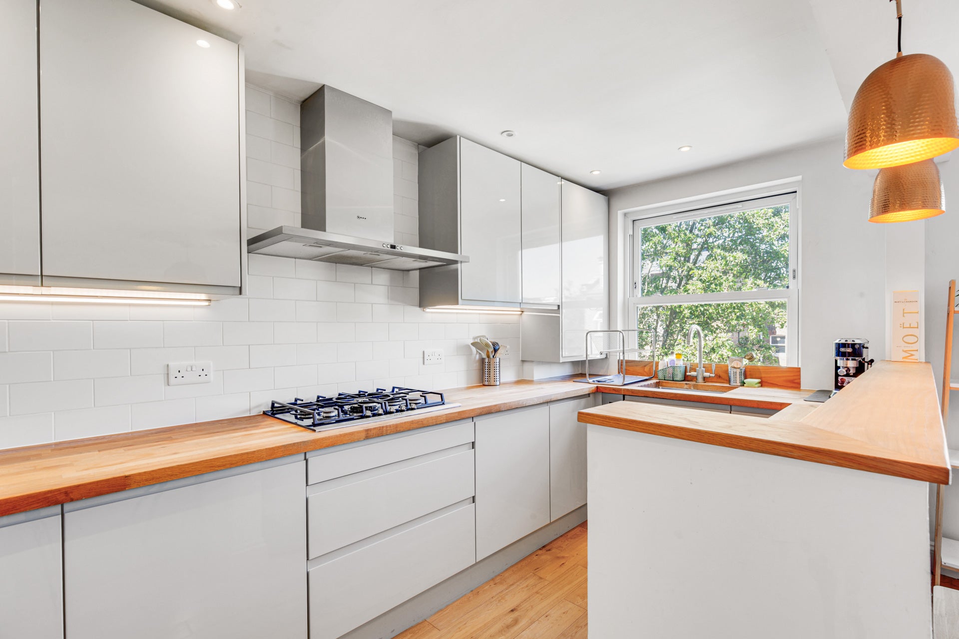 Flat Adolphus Road in Greater London