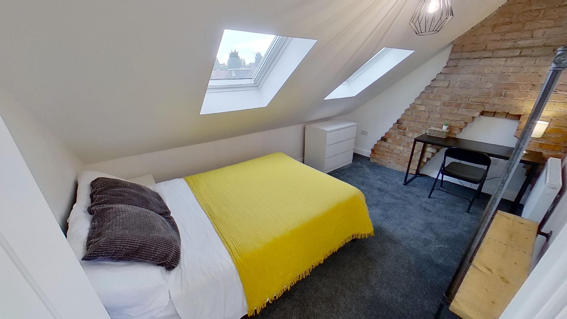 Flat Pelham Crescent in Nottingham