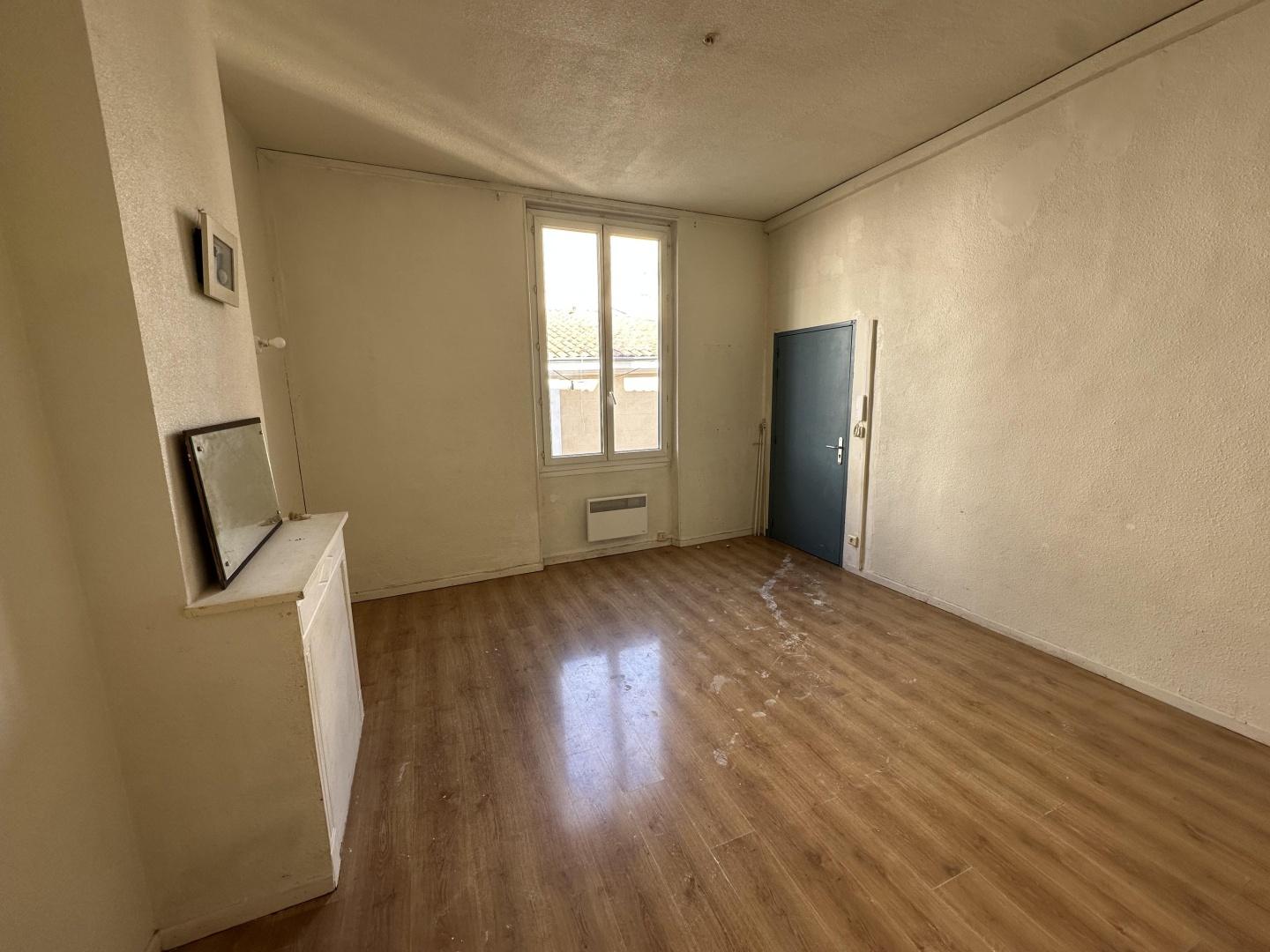 Flat Rue Pisançon in Marseille
