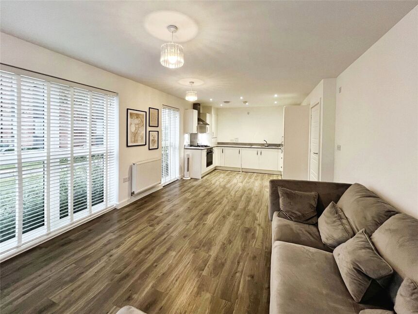 Flat Masefield Crescent in London