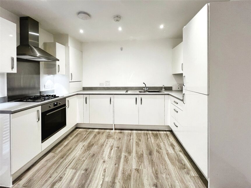 Flat Masefield Crescent in London