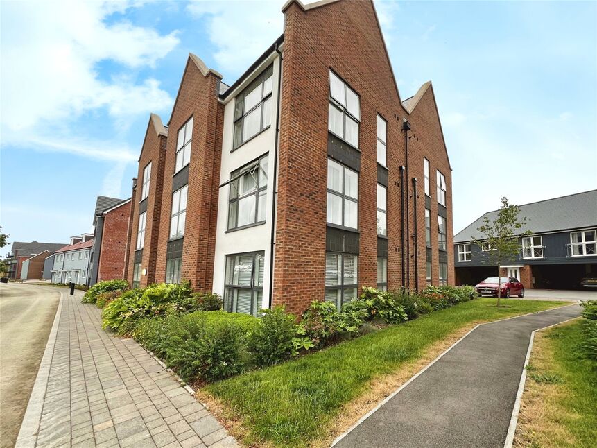 Flat Masefield Crescent in London