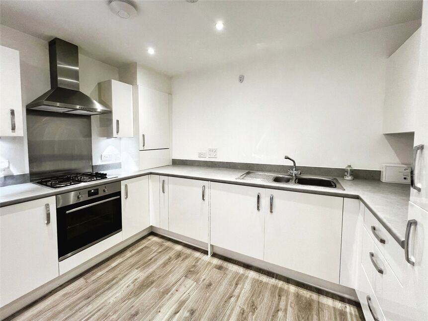 Flat Masefield Crescent in London
