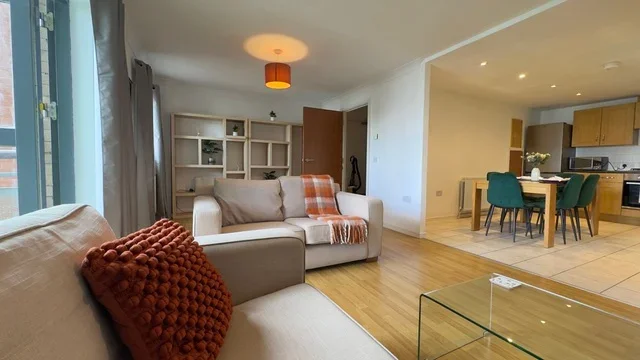 Flat Kenninghall Road in Greater London