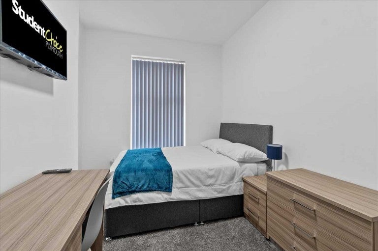 Room Waterloo Street in Plymouth