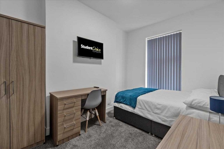 Room Waterloo Street in Plymouth