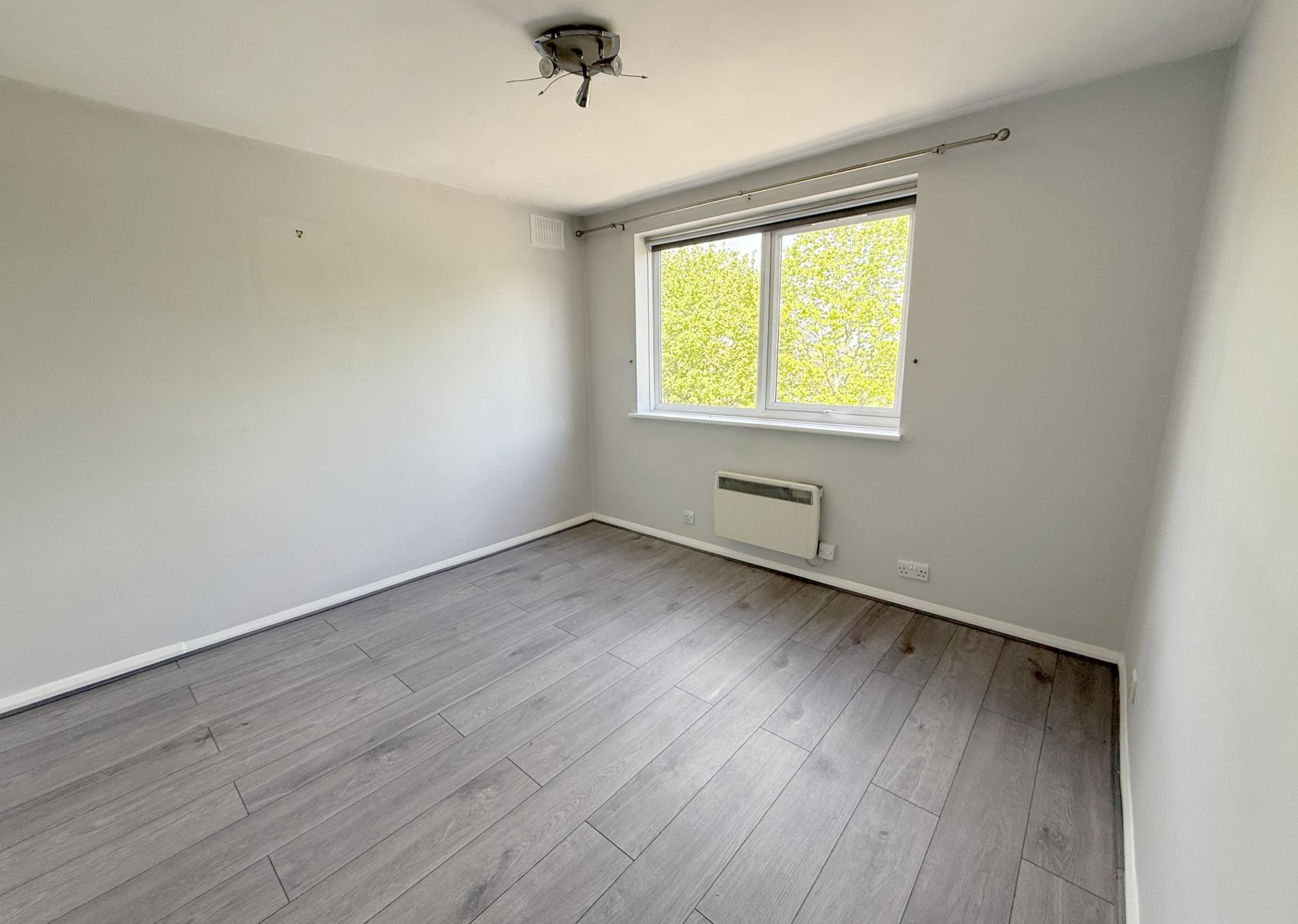 Flat Coopers Road in Welwyn Hatfield