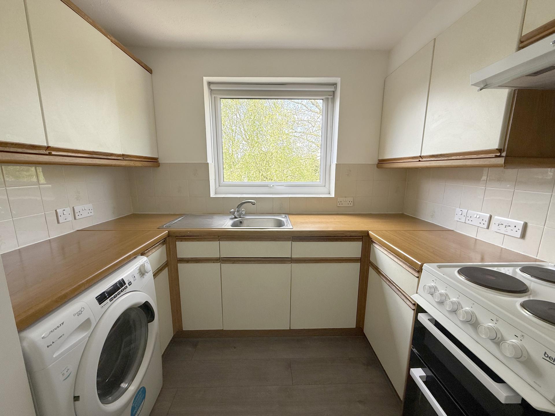 Flat Coopers Road in Welwyn Hatfield