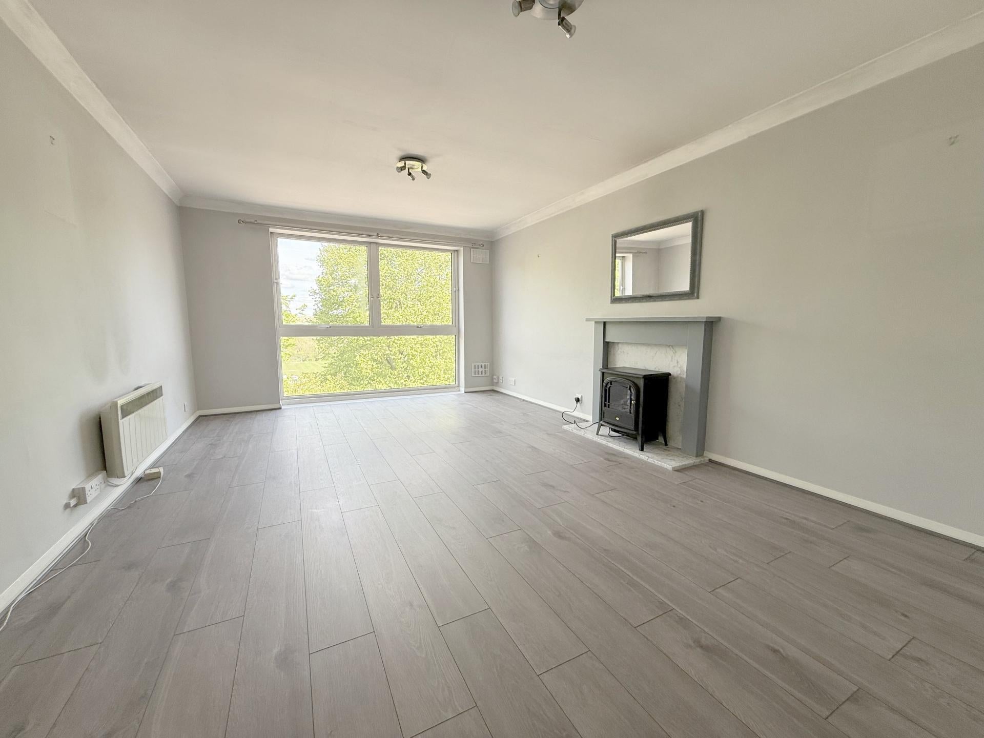 Flat Coopers Road in Welwyn Hatfield