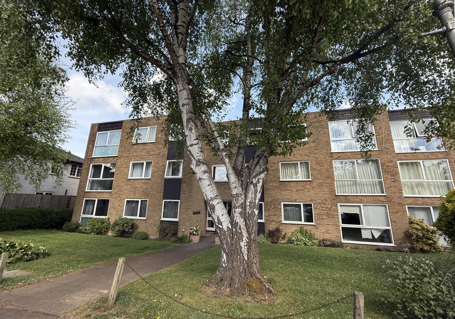 Flat Coopers Road in Welwyn Hatfield