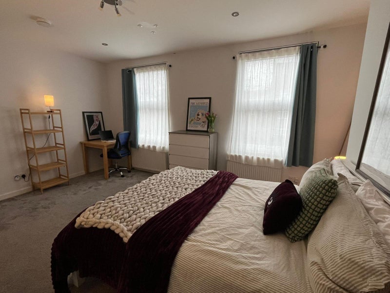 Room Playford Road in Greater London
