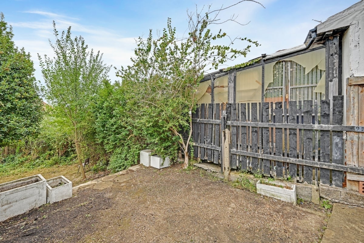 House Tanfield Avenue in Greater London