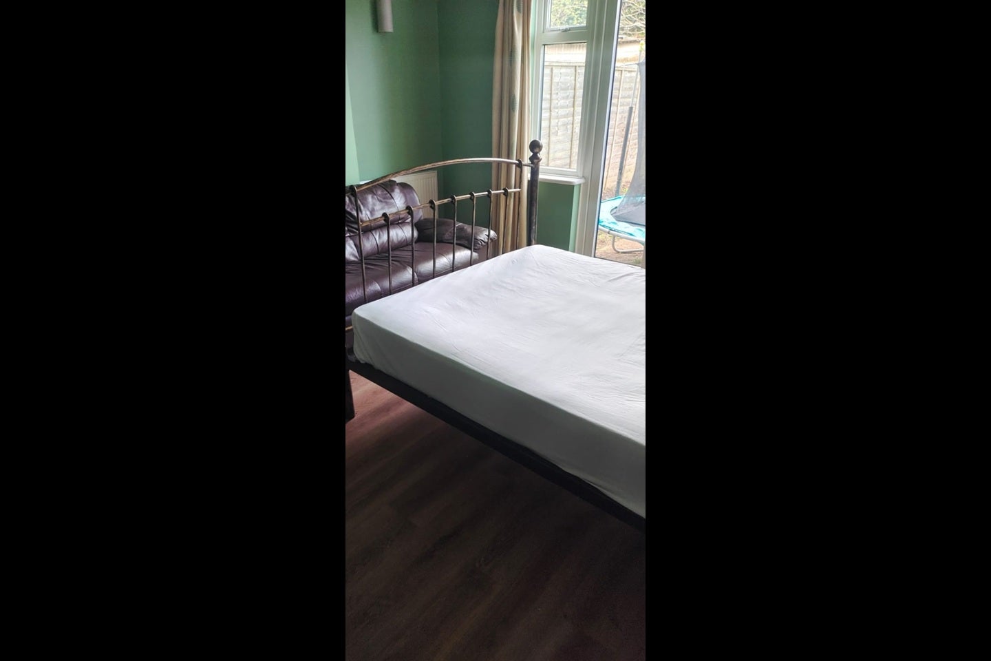 Room Cleveland Road in Greater London
