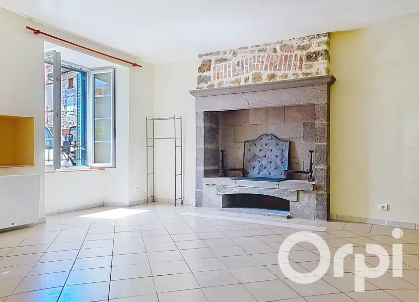Flat Rue de la Quintaine in Ruynes-en-Margeride