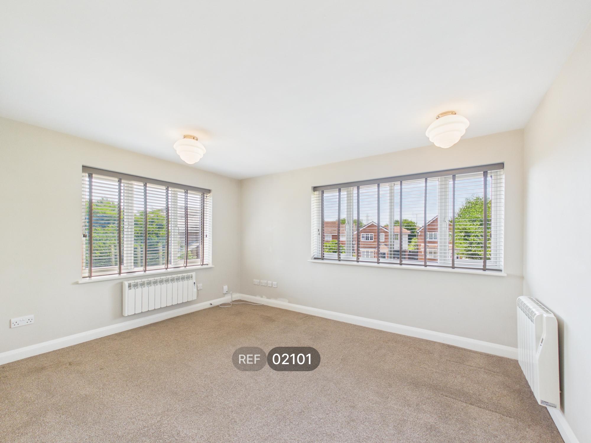 Flat Viceroy Close in Colchester