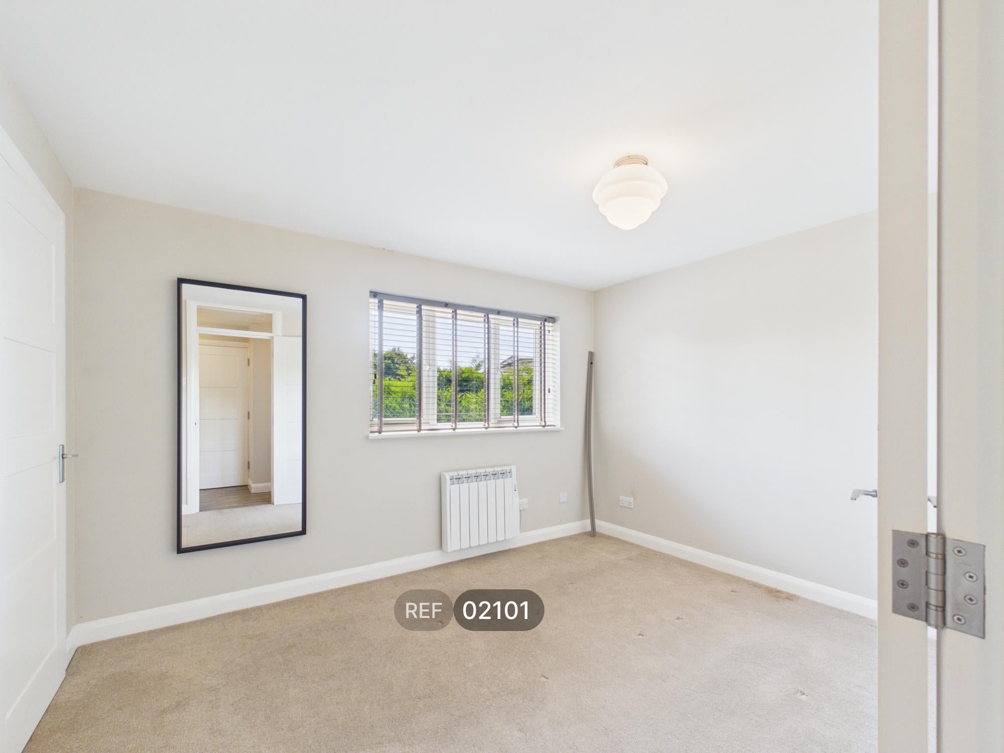 Flat Viceroy Close in Colchester