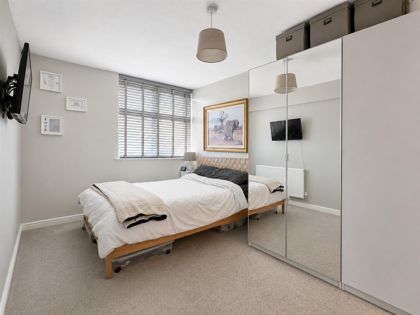 Flat Mitre Court in Fareham