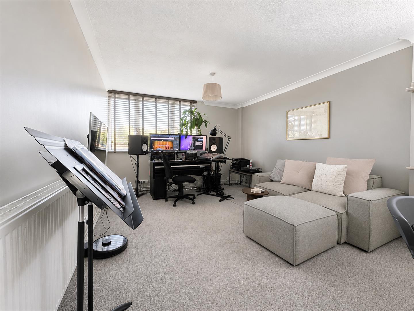 Flat Mitre Court in Fareham