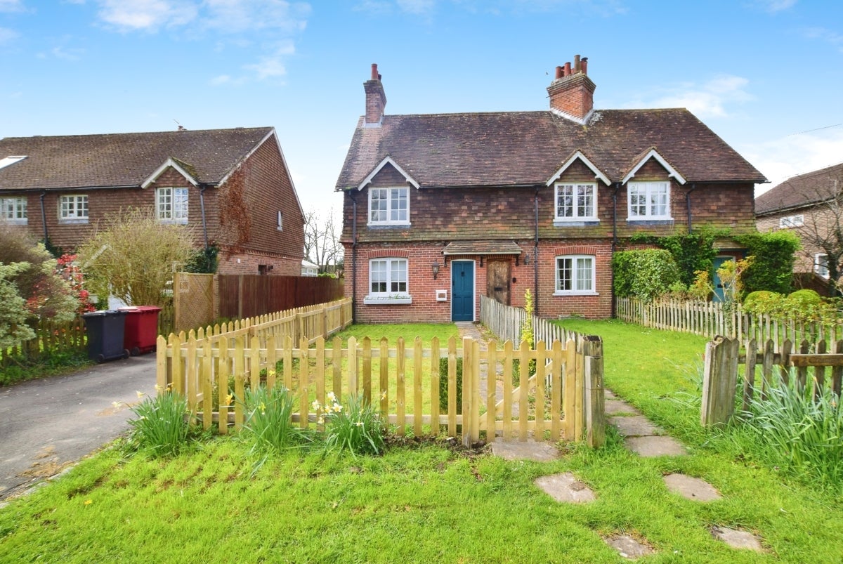 House Maude Close in Folkestone and Hythe District