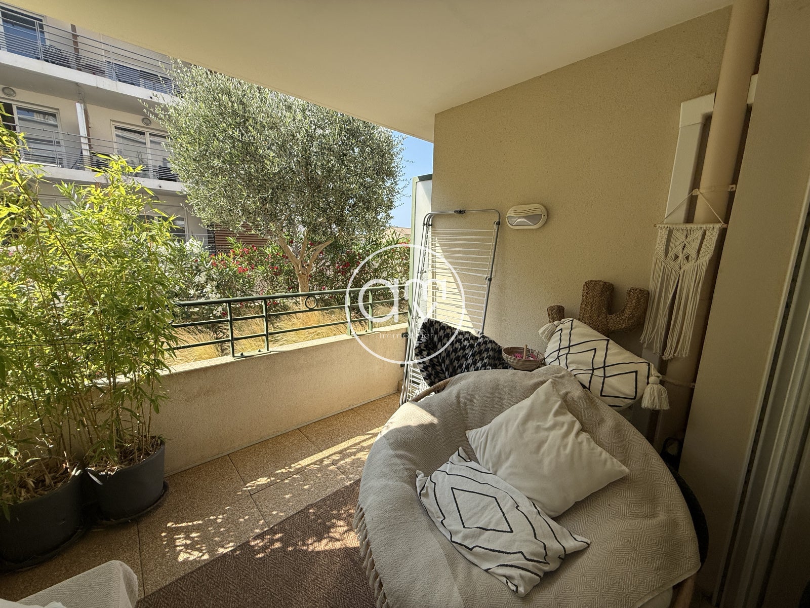 Flat Avenue de la Première Division Française Libre in La Londe-les-Maures