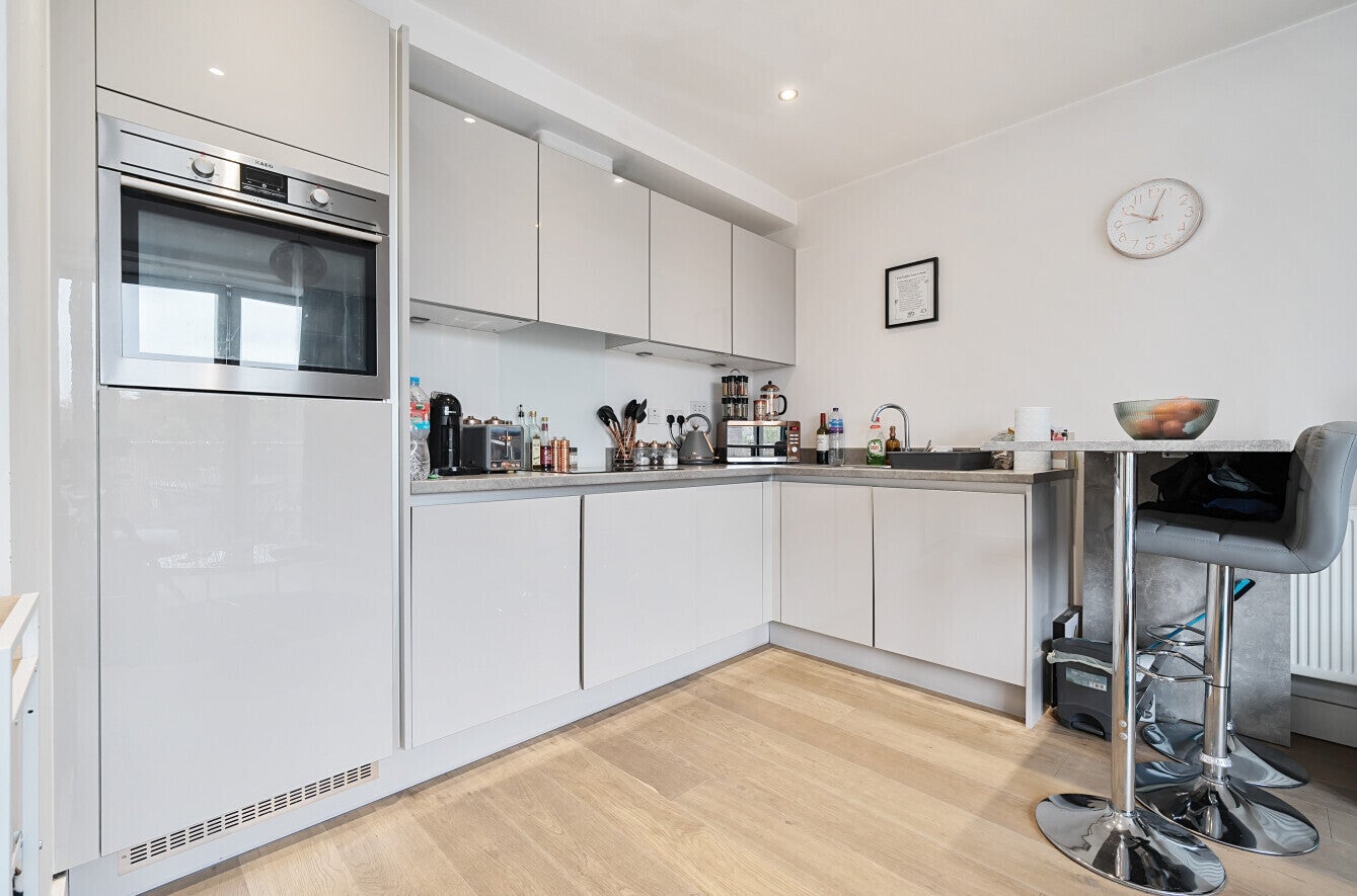 Flat Knoll Rise in Greater London