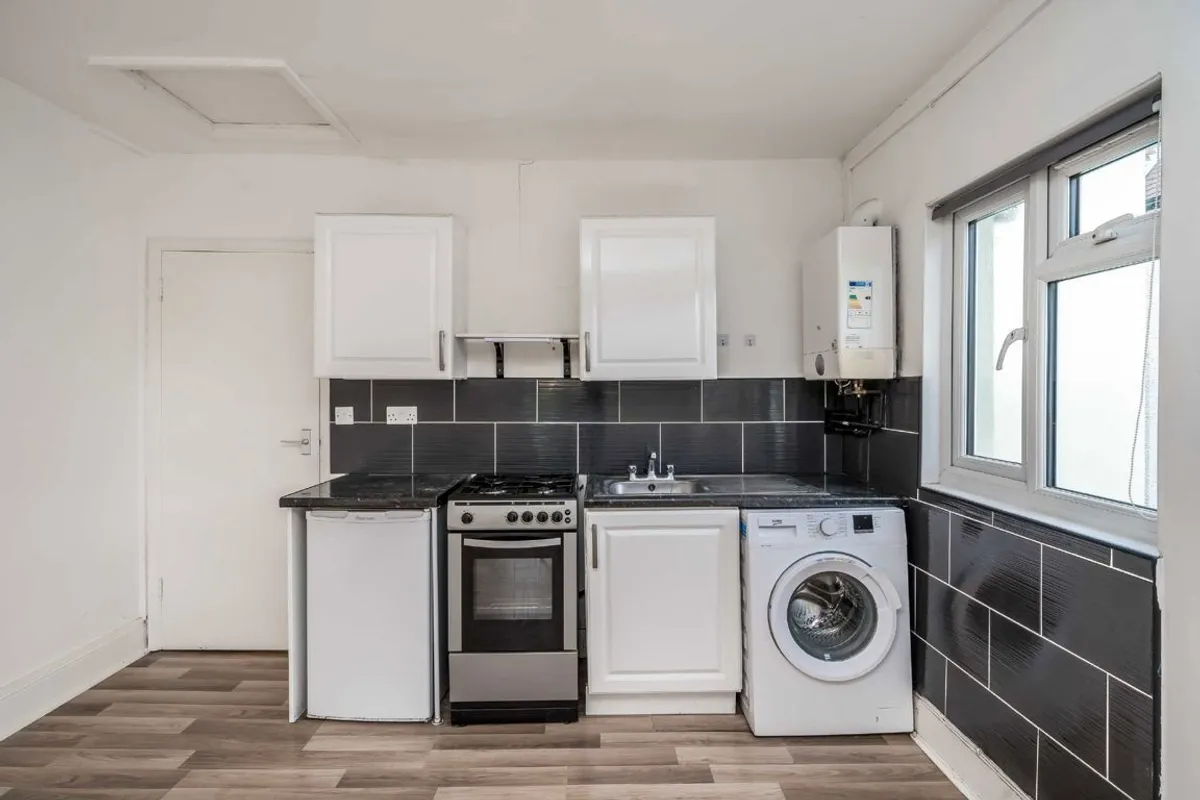 Flat Hopton Road in Greater London