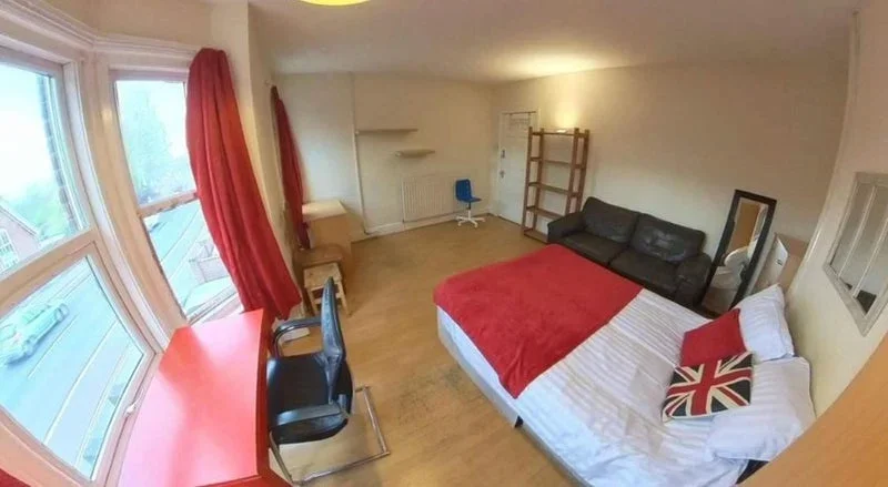 Room St Denys Road in Southampton