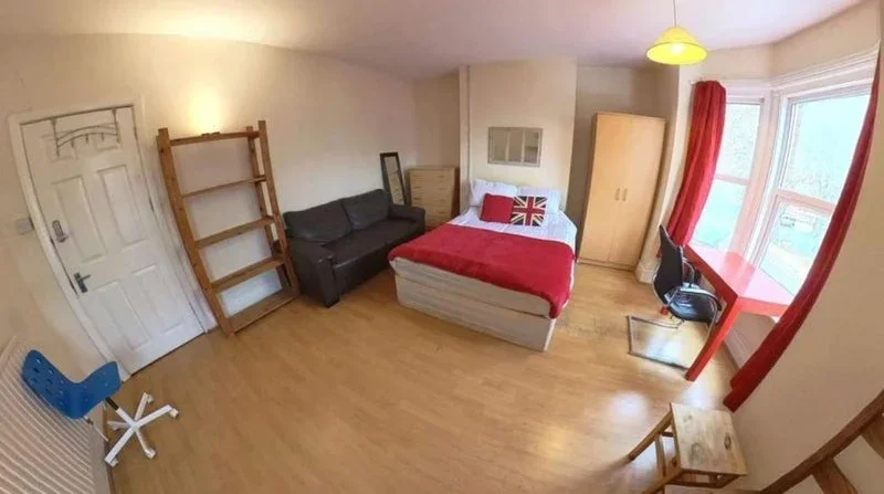 Room St Denys Road in Southampton