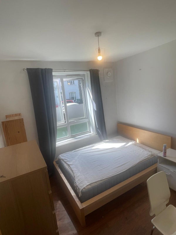 Room Meadow Road in Greater London