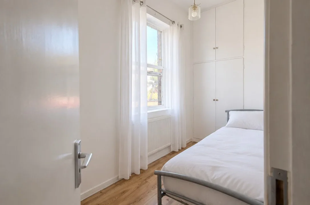 Room Salusbury Road in Greater London