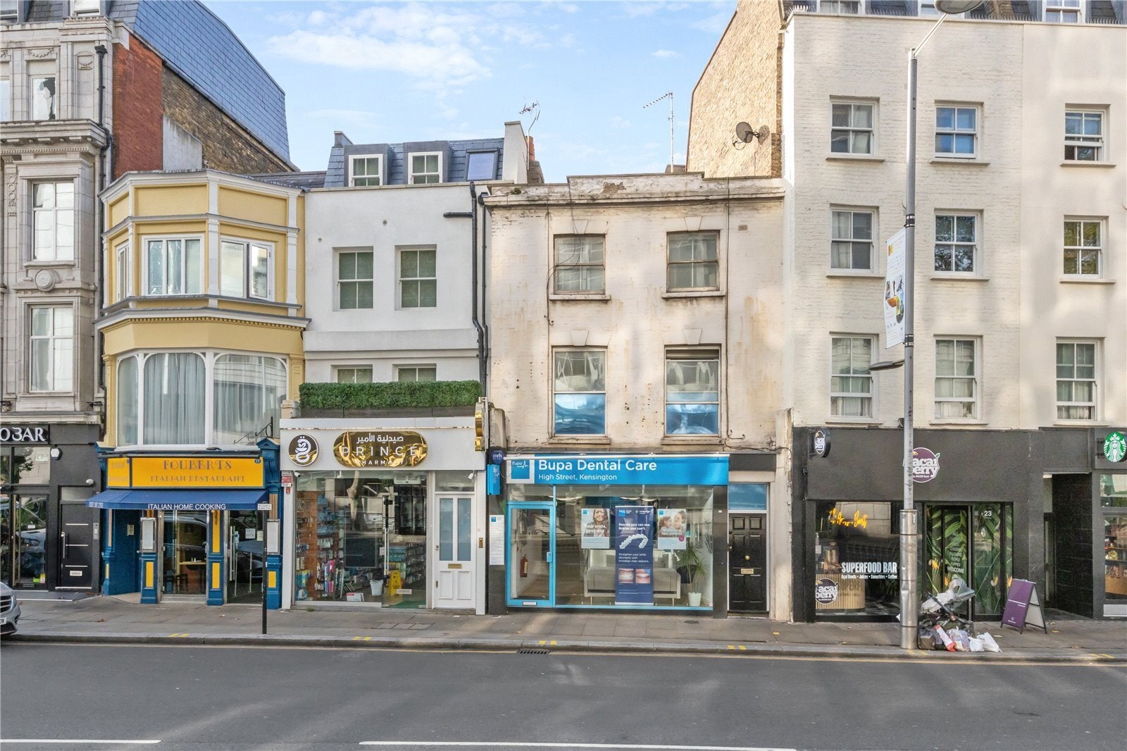 Flat Kensington High Street in Greater London