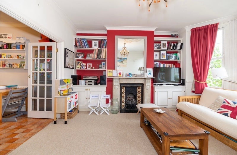 Room Kelmscott Road in Greater London