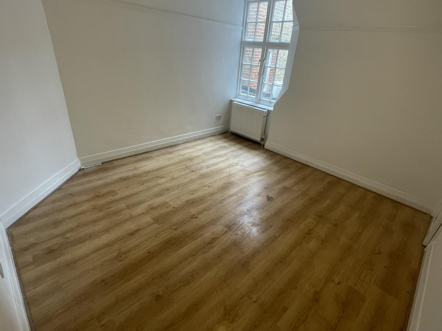 Flat Burleigh way in Greater London