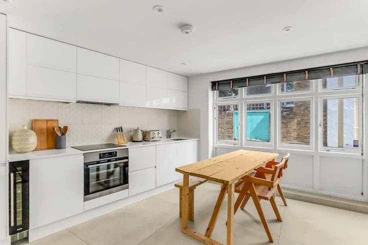 House Pottery Lane in Greater London