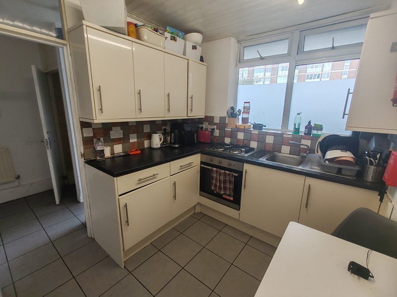 Room Buckland Street in Greater London