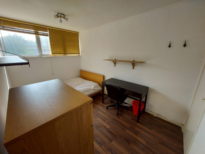 Room Buckland Street in Greater London
