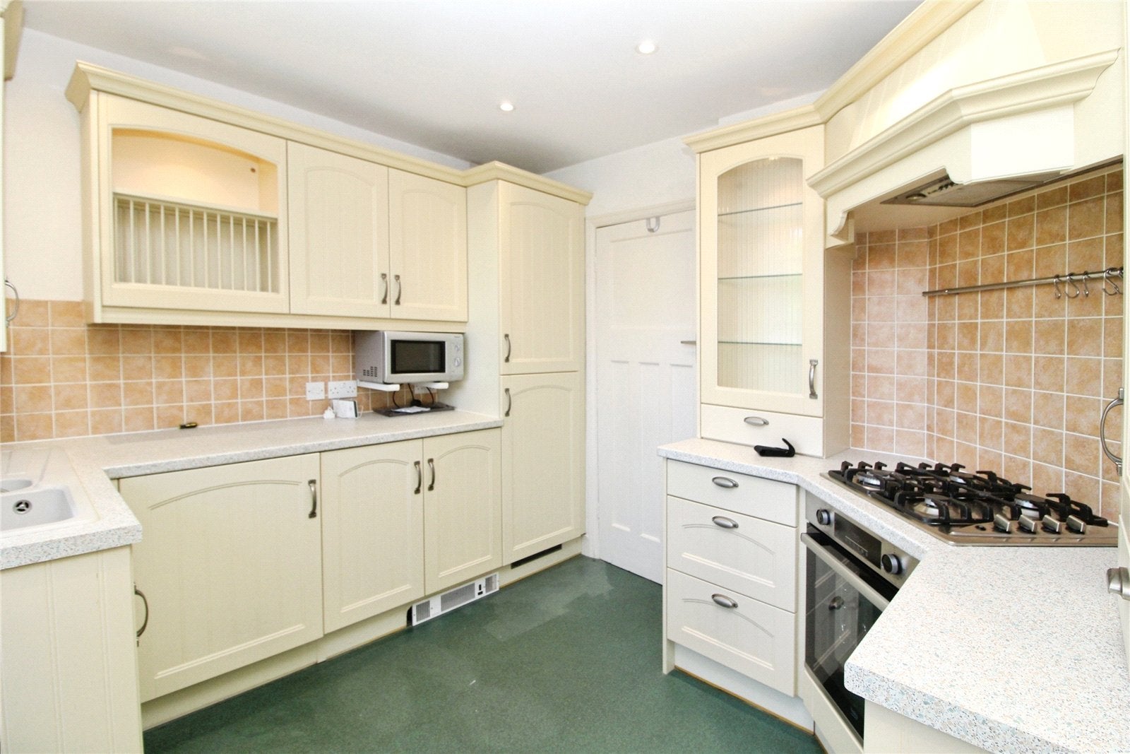 Flat Clovelly Court in Greater London