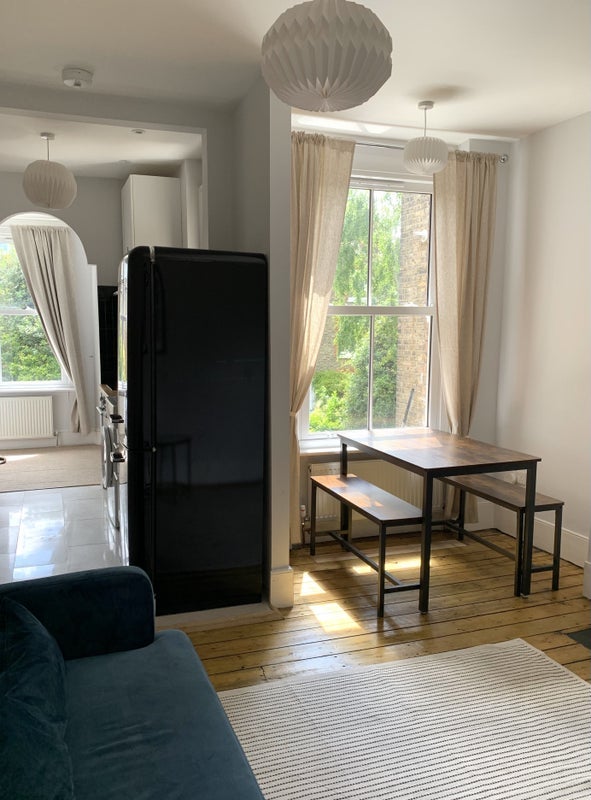 Flat Sotheby Road in Greater London