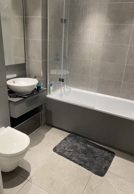 Room Atlantis Avenue in Greater London
