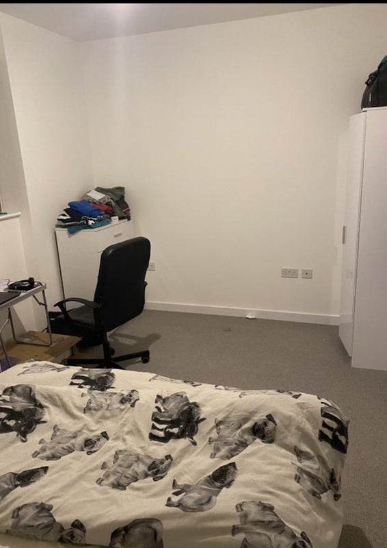 Room Atlantis Avenue in Greater London