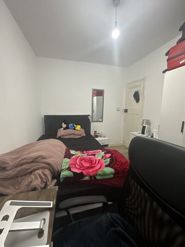 Room Abbey Drive in Leicester