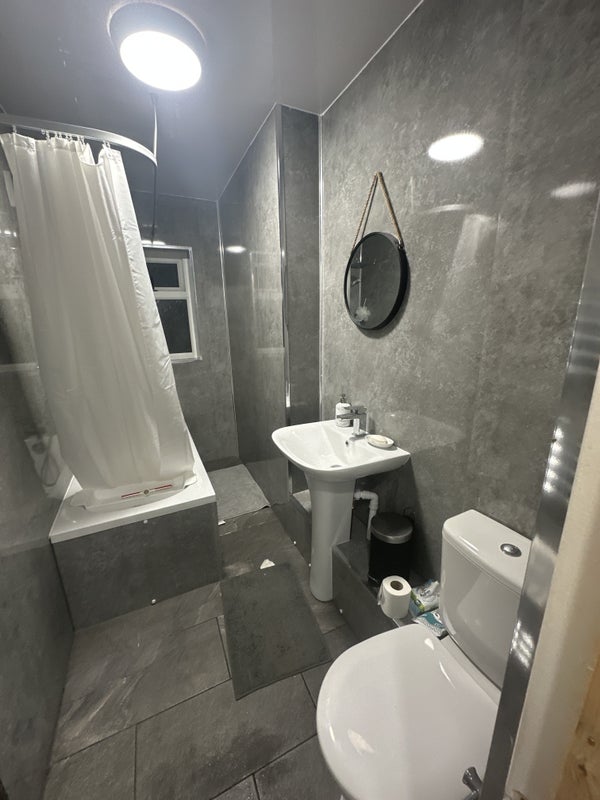 Room Abbey Drive in Leicester