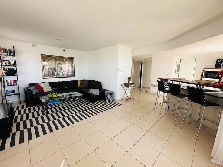 Flat Avenue Saint-Nicolas in Cannes
