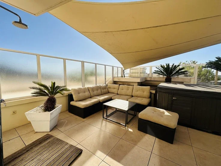Flat Avenue Saint-Nicolas in Cannes