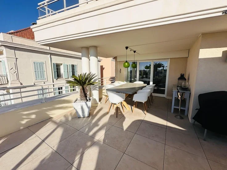 Flat Avenue Saint-Nicolas in Cannes
